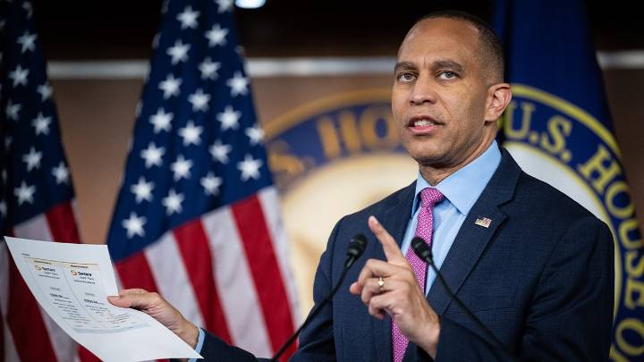 Moderate Democrat breaks with Jeffries on bipartisan Obamacare subsidy bill