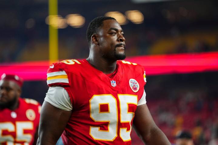 Chris Jones Hilariously Vibes to ‘Fate of Ophelia’ at Chiefs Press Conference & Taylor Swift Approves