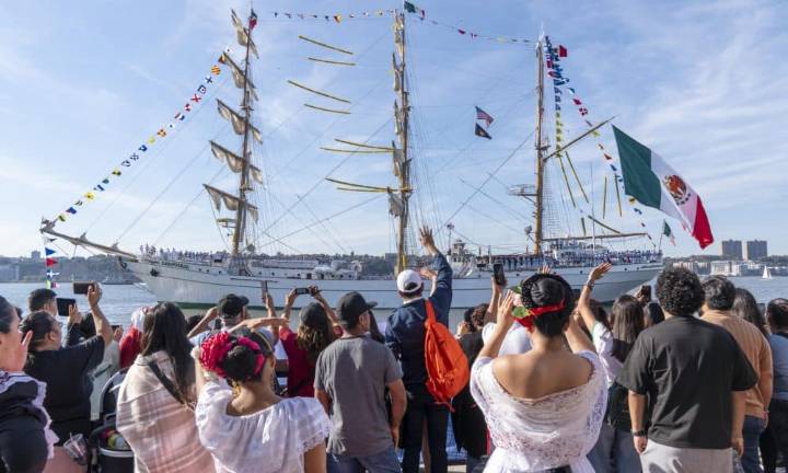 Zarpa sin problemas el buque escuela “Cuauhtémoc” tras accidente en el puente de Brooklyn