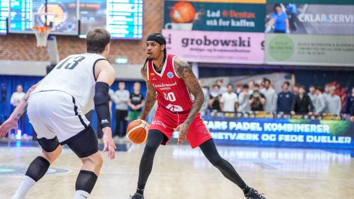 Bell-Haynes denuncia comportamiento racista en las gradas de Dinamarca: "Un público muy elegante"