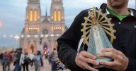 Entre la lluvia y la fe: así se vivió la peregrinación juvenil a la Virgen de Luján 2025