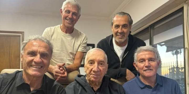 Cuatro campeones del mundo en México 86 visitaron a Carlos Bilardo: los emotivos mensajes de Oscar Ruggeri y Burruchaga