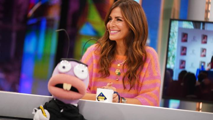 Los pantalones de cuero de Nuria Roca que estilizan al máximo y rejuvenecen cualquier look