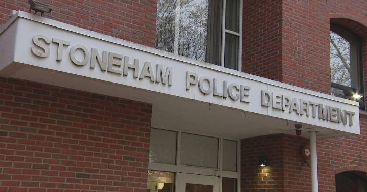 2 teens in car stabbed on Wakefield
