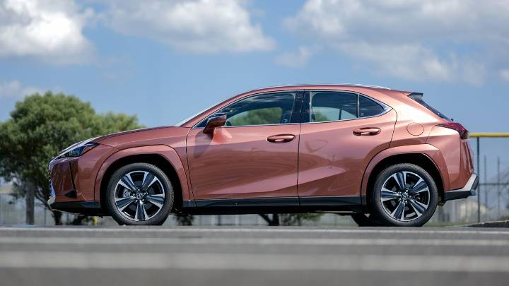 I drove the Lexus UX 300h for a week — and it’s the perfect blend of luxury and fuel economy
