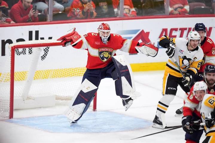 Sidney Crosby's two goals and an assist lead Penguins to 5