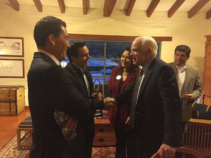 LIDERES HISPANOS PARTICIPAN DE FORO CON EL SENADOR JOHN McCAIN