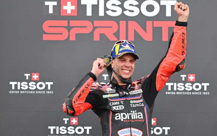 Bezzecchi arranca de pesadilla, victoria de ensueño en Indonesia en la carrera Sprint de MotoGP