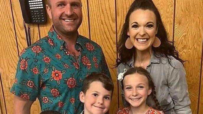 Illinois politician's son, family killed in helicopter crash