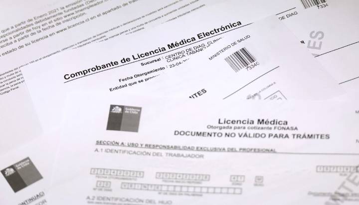 Superintendencia de Seguridad Social identificó que 6.410 médicos dieron licencias estando con reposo