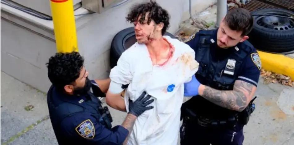 Un joven de 19 años decapitó al novio de su madre y puso su cerebro en una licuadora