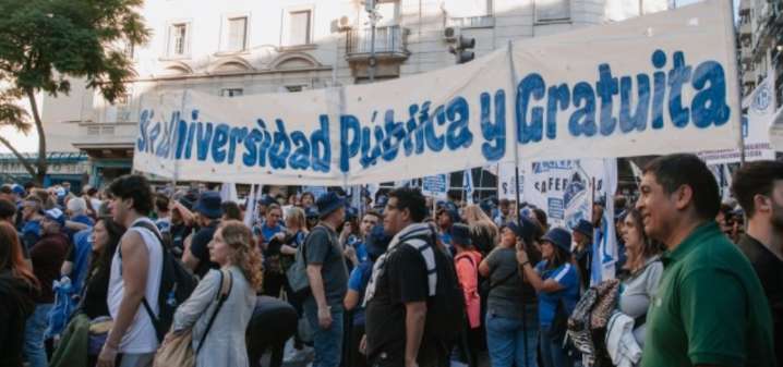 Van a la Justicia para exigir cumplimiento de la ley de financiamiento universitario