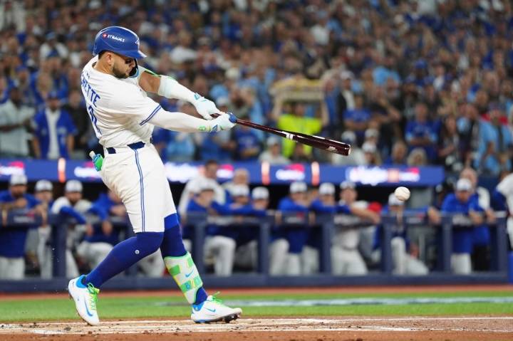 Toronto's Bichette sparks 9-run, go-ahead rally in World Series debut as he returns from knee injury