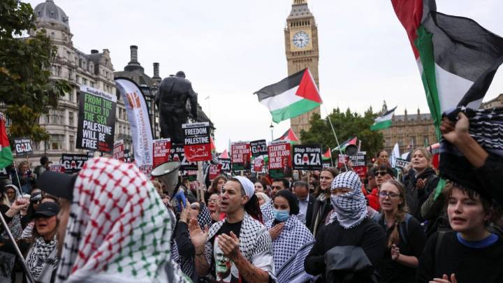 Should pro-Palestinian demos be banned this weekend? The i Paper experts' verdicts
