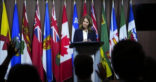Alberta Premier Smith says Ottawa is dodging responsibility for pipeline decision