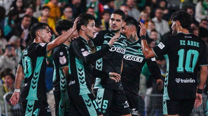 El Real Betis golea en la fiesta del fútbol en Palma del Río