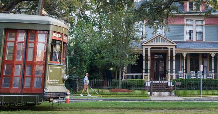 I'm new to New Orleans and just took the streetcar for the first time. Here's how it went.