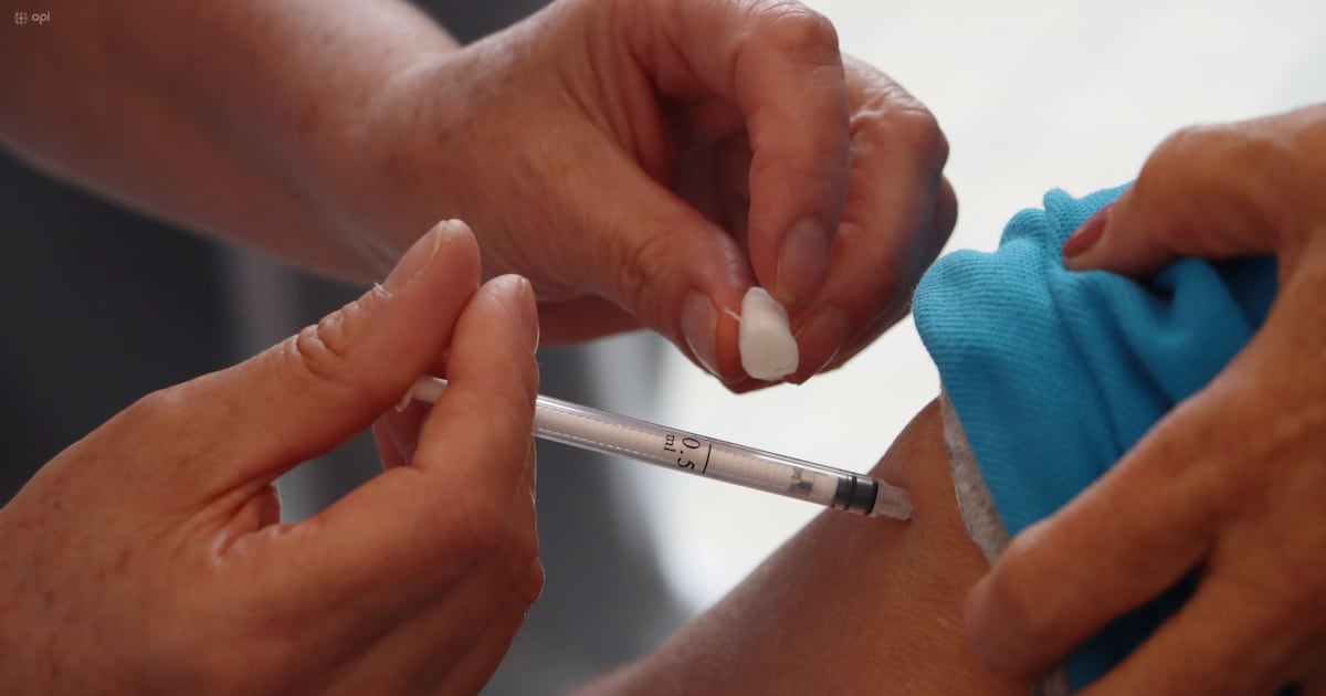 Vacunación invernal 2025-2026: aplica influenza y COVID-19 de manera simultánea en México