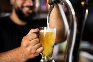 El truco casero que usan en todos los bares para enfriar una cerveza en minutos