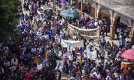 Miles de personas exigen justicia en Chiapas a un año de asesinato del padre Marcelo Pérez