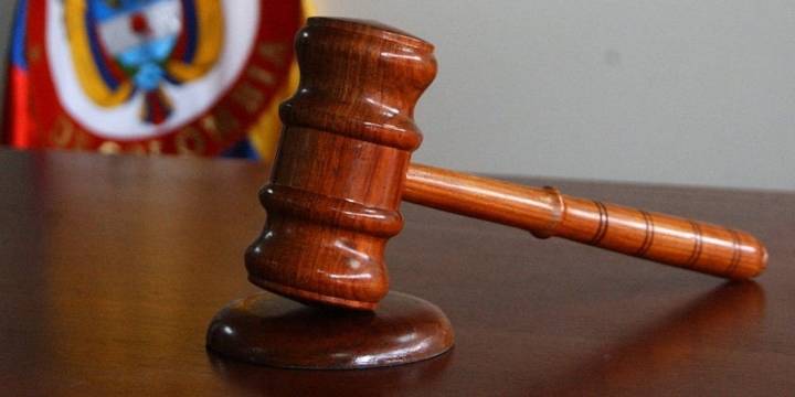 Suspenden a abogado por insultar a su propio cliente en WhatsApp: le dijo “rata” y “lacra”
