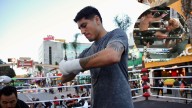 'Tashiro' Fierro pierde el control y patea a un rival en plena pelea de boxeo