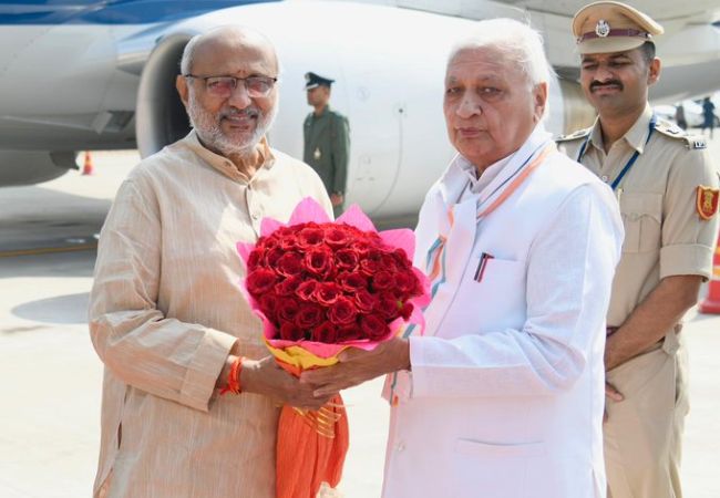VP arrives in Patna to visit Jayaprakash Narayan's ancestral hous...