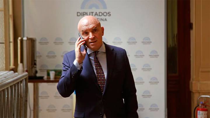 Espert baja su candidatura y la oposición lo despide con un contundente "Chau"