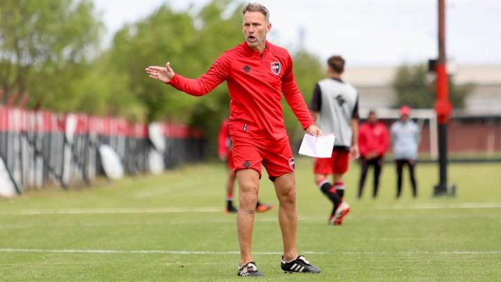 Bernardi quiere un Newell's más agresivo para enfrentar los partidos que vienen
