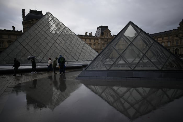 The Louvre invited a former thief for a podcast. He warned of a security breach
