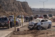 Joven vuelca tras impactar camioneta donde viajaba una familia rumbo a Rosarito