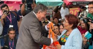 Zapopan: Entregan 500 tarjetas de beneficios a adultos mayores con descuentos de hasta el 50%