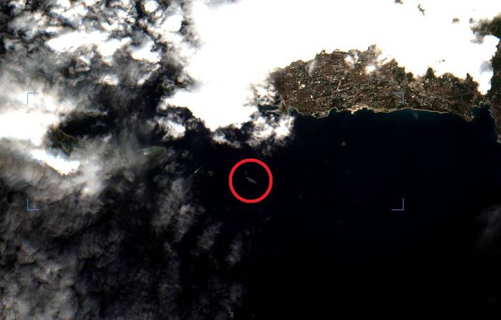 Imágenes Satelitales Confirman que el Portaaviones USS Gerald R. Ford Permanece Anclado Frente a las Costas de Croacia