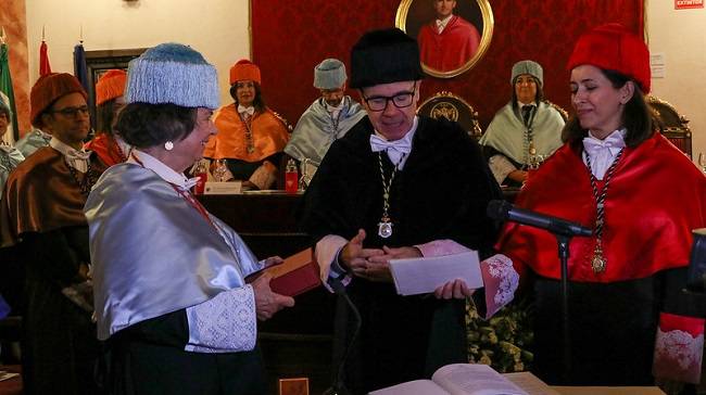 Marina Subirats Martori, investida Doctora Honoris Causa por la UGR