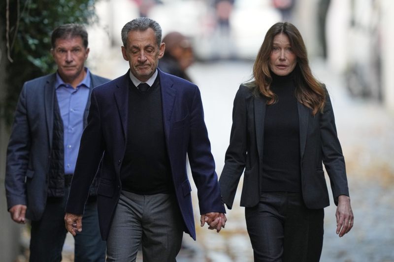 Here's what French ex-president Sarkozy packed in his prison bag as he begins 5