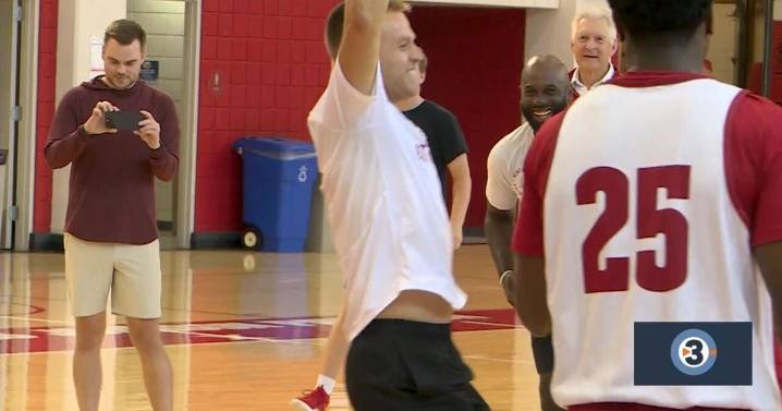 Brad is back: Davison returns to Wisconsin Men's Basketball as a coach