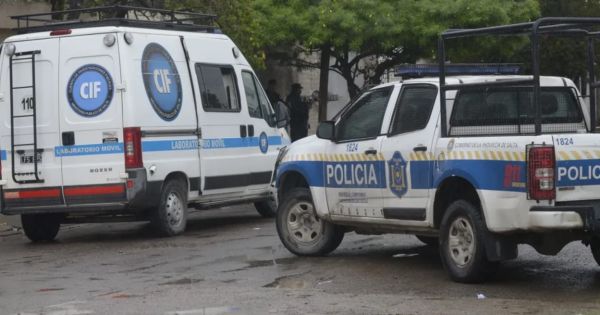 [URGENTE] Hallaron un hombre con un disparo en la cabeza frente al cajero en B° Santa Ana