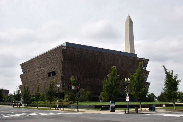 Smithsonian Museums Close Due to Government Shutdown