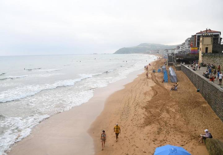 El Boletín de Gipuzkoa lo hace oficial: Ya no se puede fumar en la playa de Zarautz