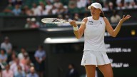 Iga Swiatek suffers 1st career loss to Jasmine Paolini in shocking upset at Wuhan Open