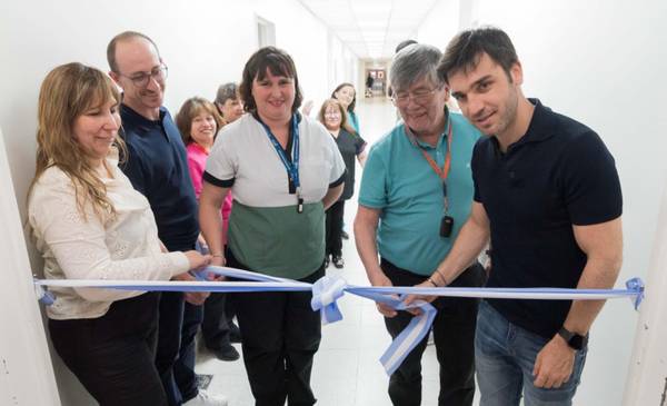 Torres habilitó el sector de Diagnóstico por Imágenes del Hospital Alvear de Comodoro esperado hace más de 15 años