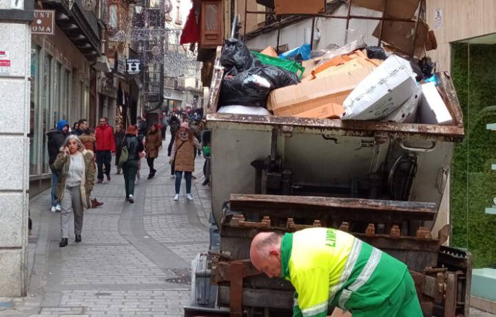 IU-Podemos Toledo rechaza la modificación presupuestaria del contrato de recogida de basura y limpieza por "falta" de mejoras laborales