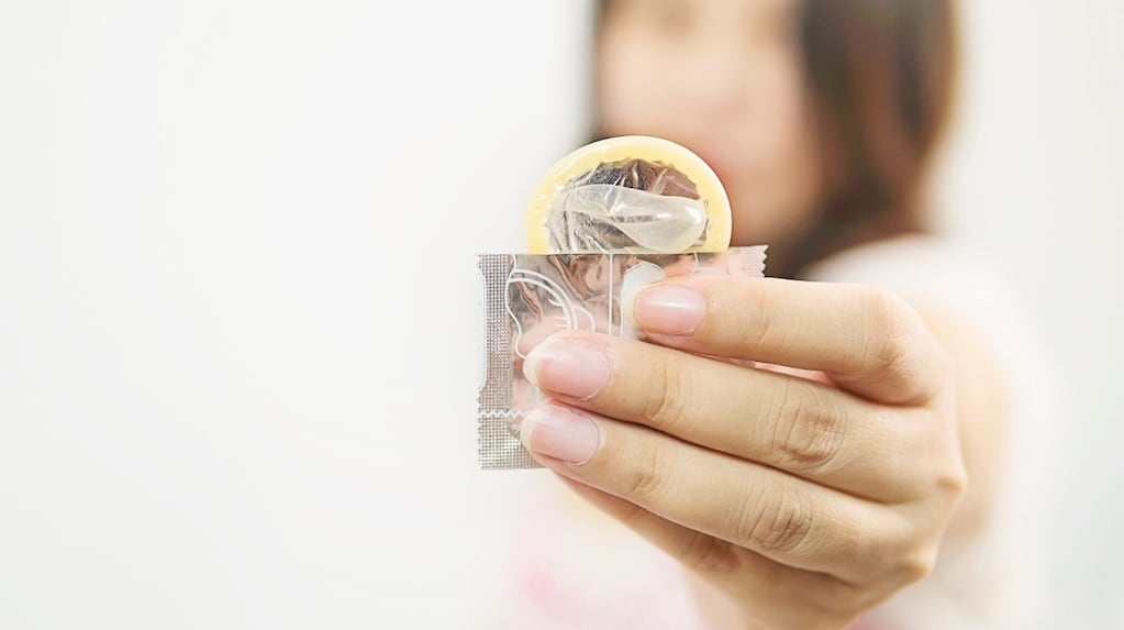 Condenaron a un hombre por sacarse el preservativo durante el acto sexual sin el consentimiento de la mujer