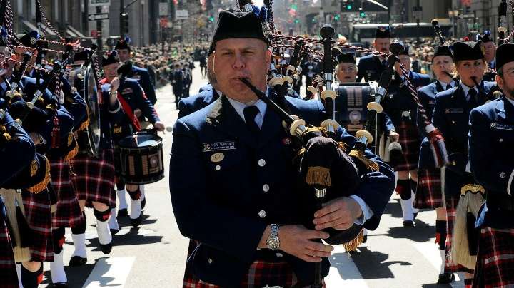 Mennonite Town Holds Massive Parade to Honour Local Man Who Did the Dishes