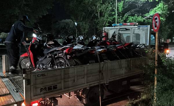 Operativo y cuatro demorados por picadas ilegales en el Parque de Mayo