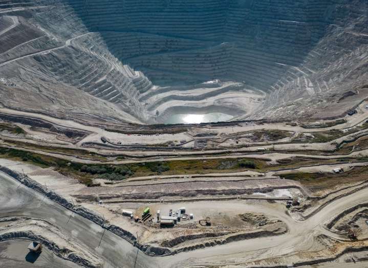 Teck Resources reports Q3 profit compared with loss a year ago, revenue up