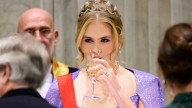 Amalia de Holanda, pillada “coqueteando” con un empresario en una fiesta