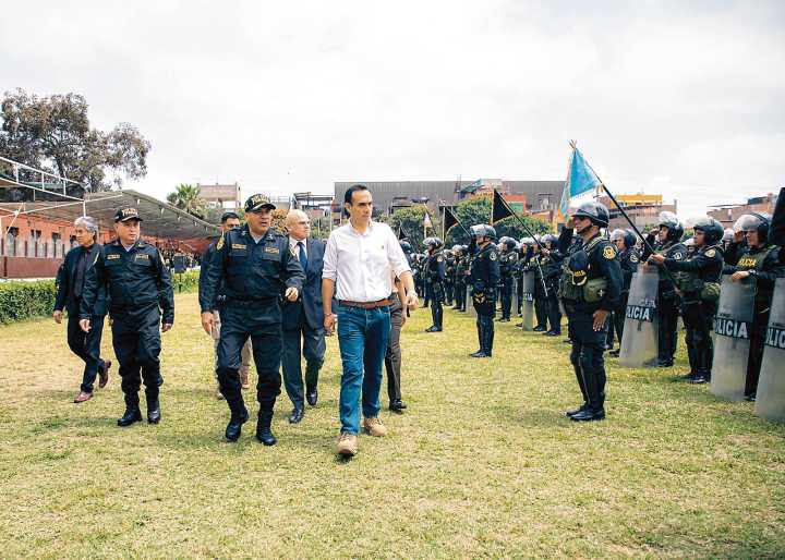 Jerí respalda a la Policía mientras Arriola cambia a los altos mandos