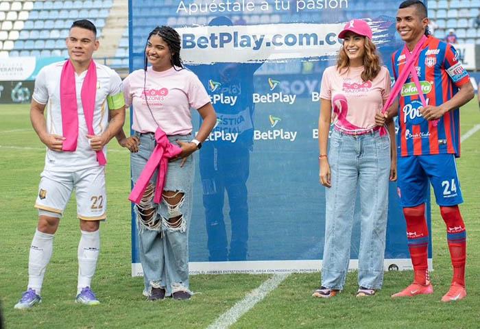 Fundación Corazón Rosa lleva su mensaje de vida al estadio