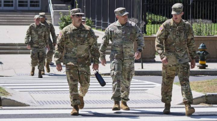 Democrats call on Johnson to bring back House to pay troops